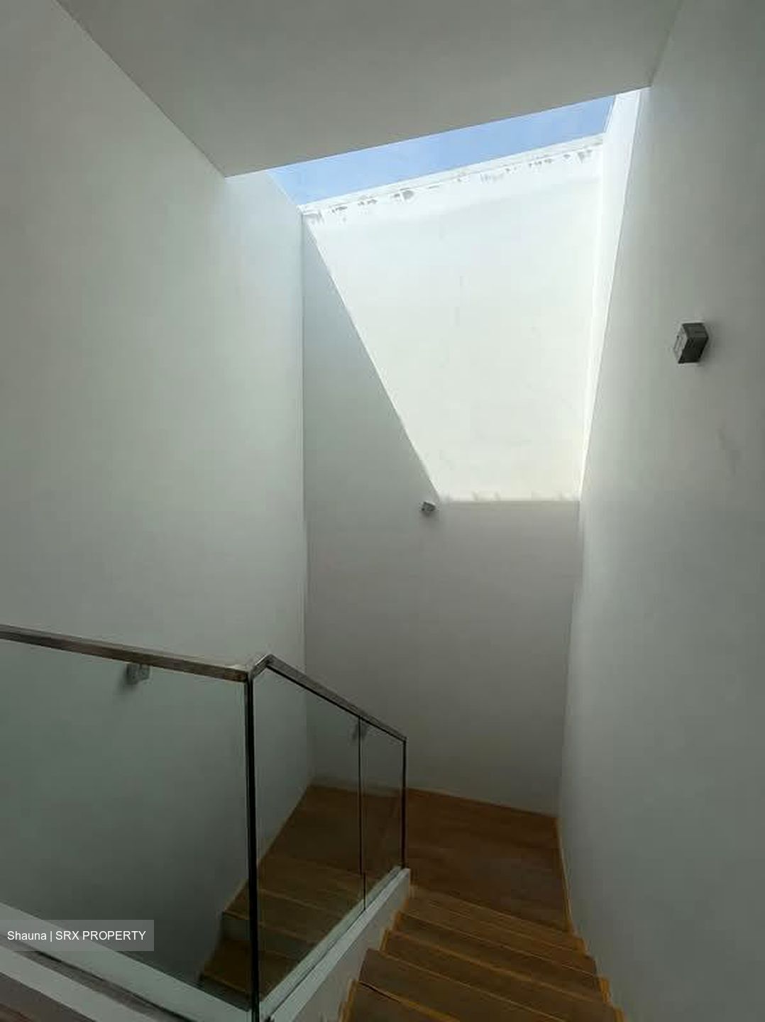 Sembawang Hills Estate (D20), Terrace #572173031
